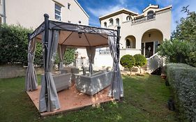Holiday Home Darko - With Parking